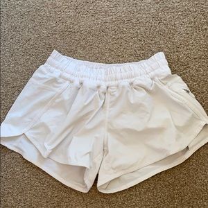 lulu lemon white hotty hot short